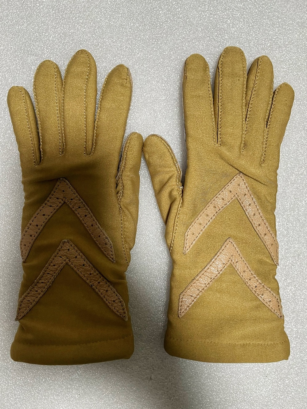 Aris Isotoner vintage Warm-Ups signature stretch chevron driving gloves